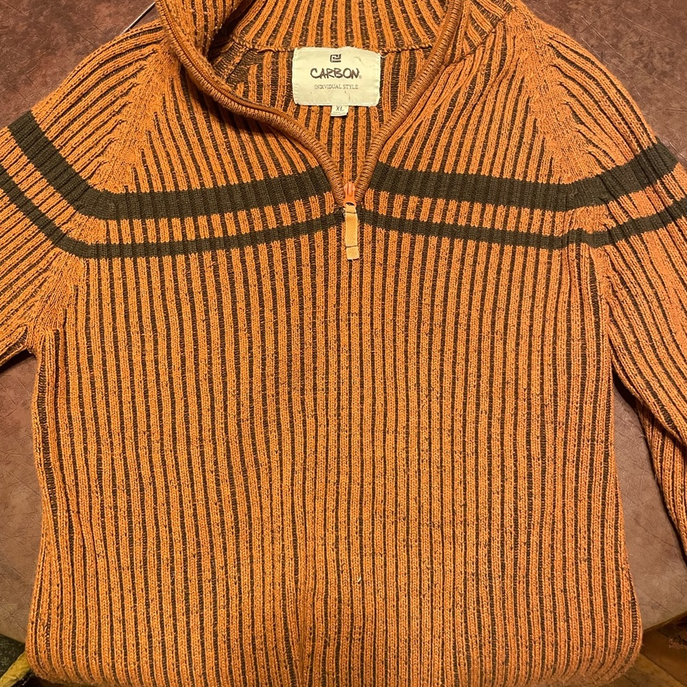 Carbon mens sweater XL rust color